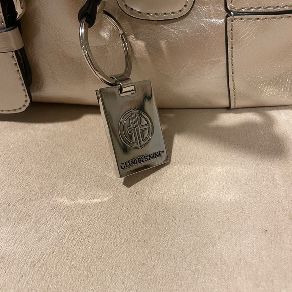 Elegant Cream Giani Bernini Shoulder Bag - Picture 2 of 3